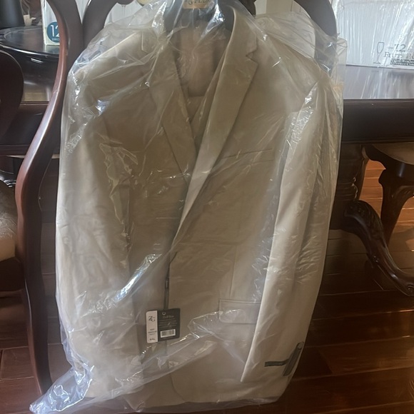 NEW 4-Way Stretch 3-Piece Men's Suit, Tan - Picture 9 of 9